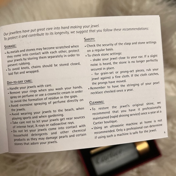 ❣️SOLD❣️Cartier jewellery cleaning kit brand new - Picture 3 of 5